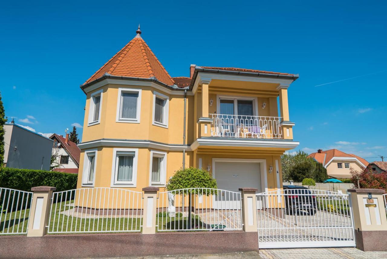 Korponyi Villa Siofok Luaran gambar