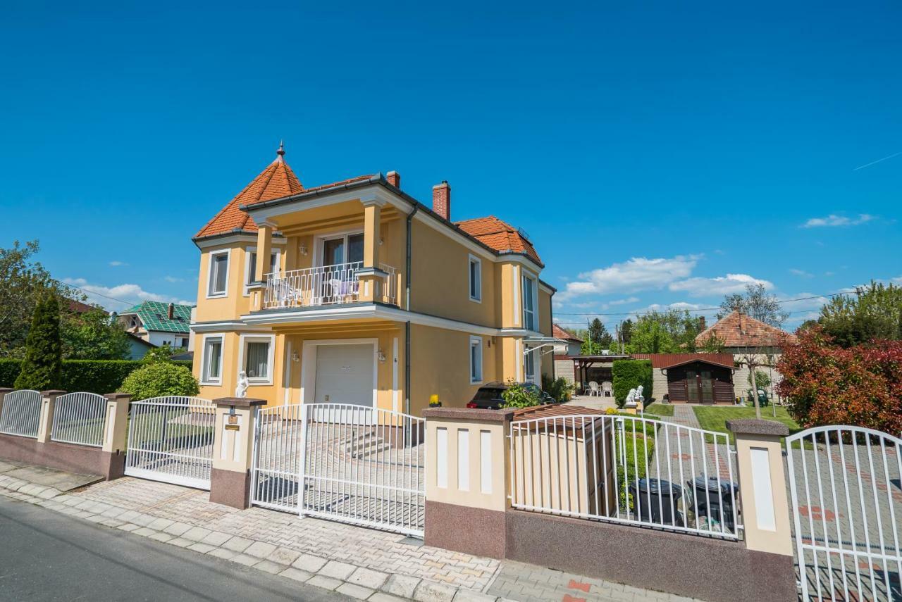 Korponyi Villa Siofok Luaran gambar